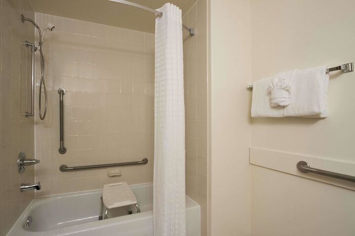 Room 4 of 12