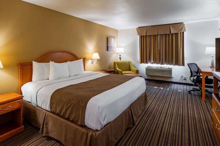 Room 7 of 18