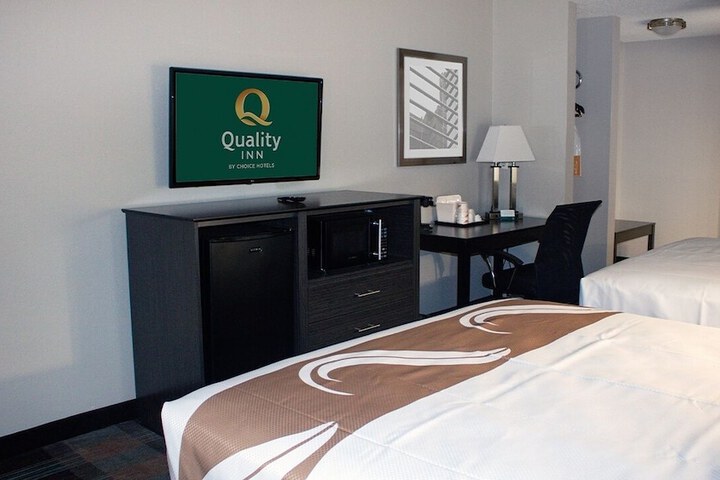 Quality Inn Roseville-Detroit North