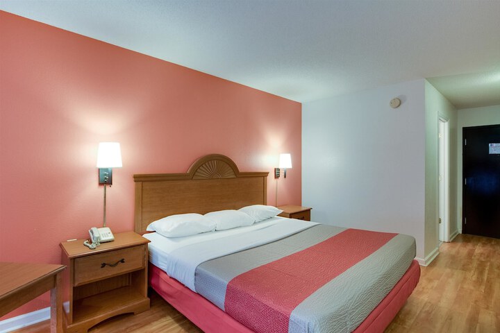 Room 18 of 33