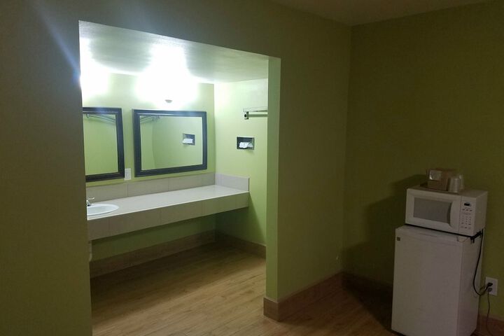 Room 7 of 13