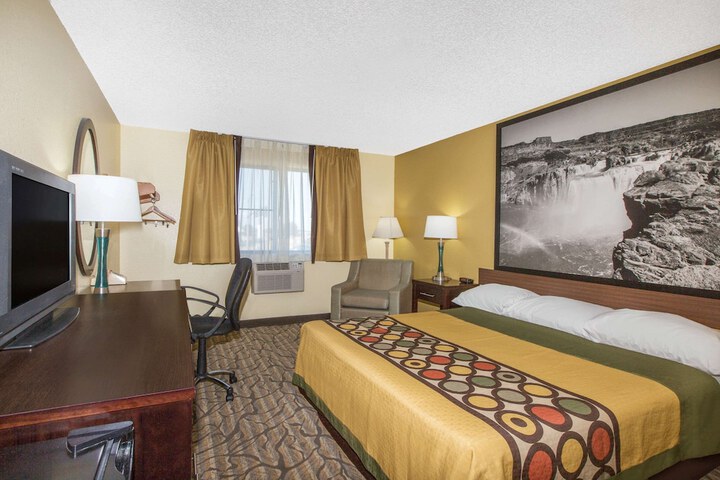 Room 8 of 24