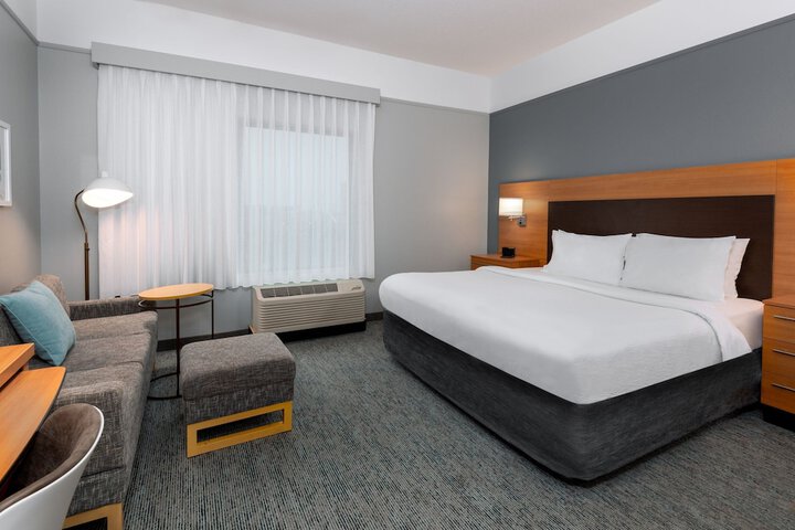 Room 32 of 69