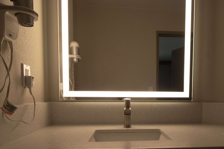 Room 13 of 34
