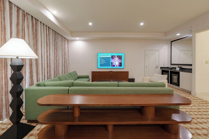 Room 40 of 134