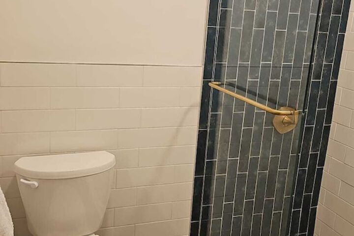 Room 6 of 11