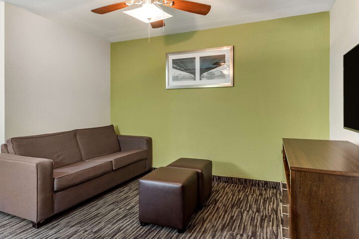 Room 13 of 30