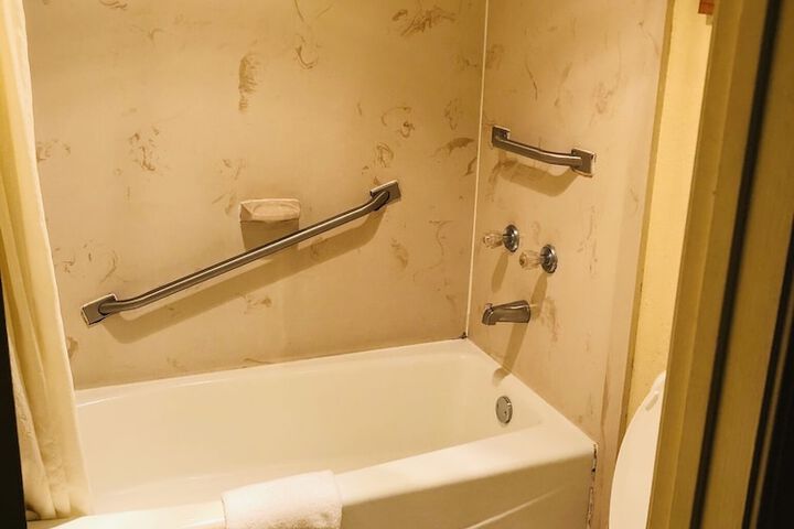 Room 9 of 27