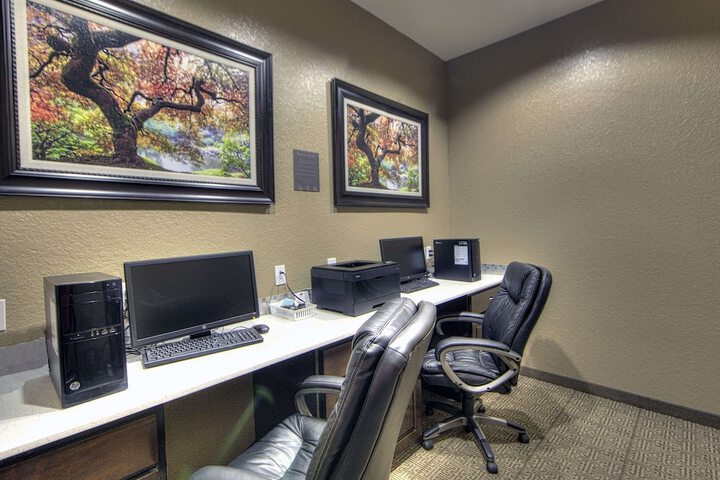 Business Center 35 of 35