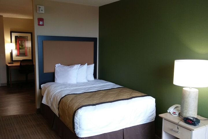 Room 10 of 24