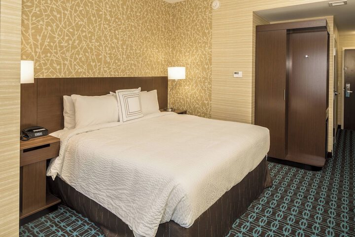 Room 27 of 40