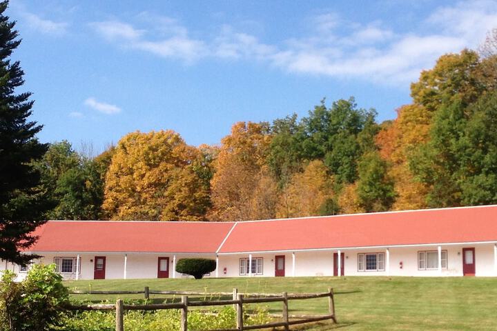 Four Winds Country Motel