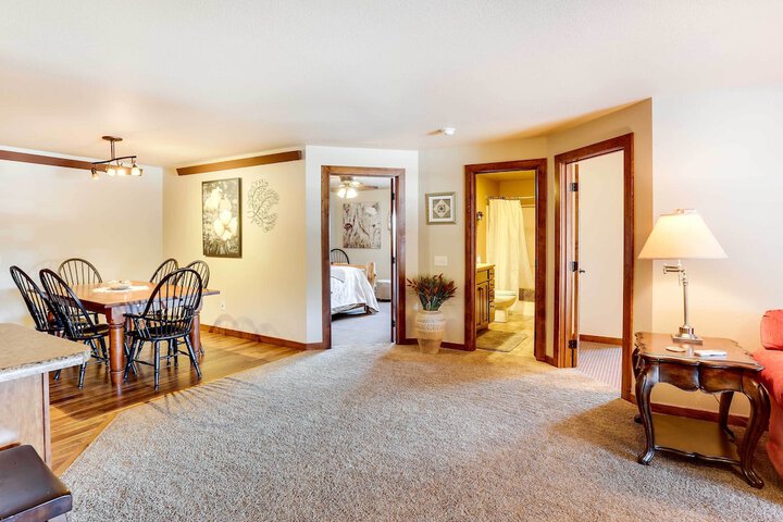 Centrally-located Deadwood Apt w / Mountain Views!