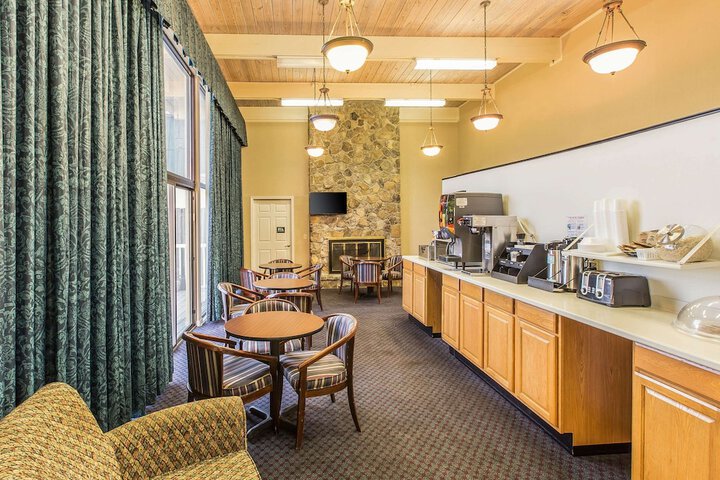 Breakfast/Coffee Service 49 of 55