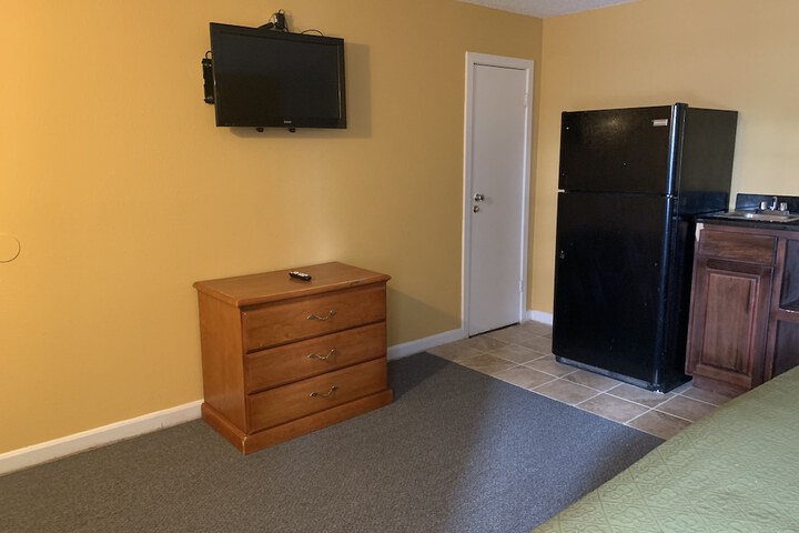 Room 14 of 33