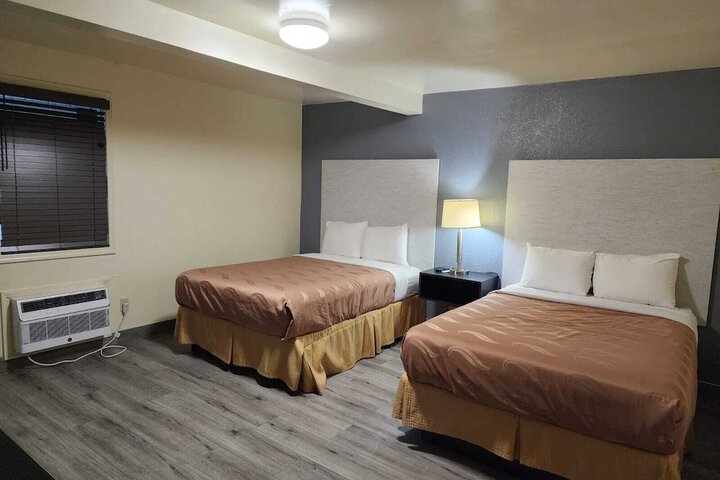 Room 11 of 38