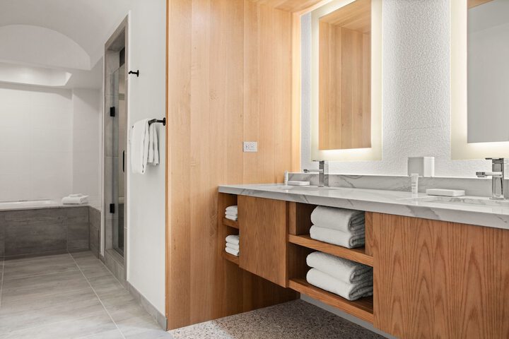 Room 32 of 106
