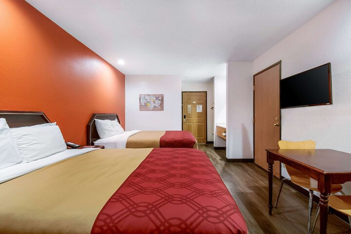 Room 10 of 28