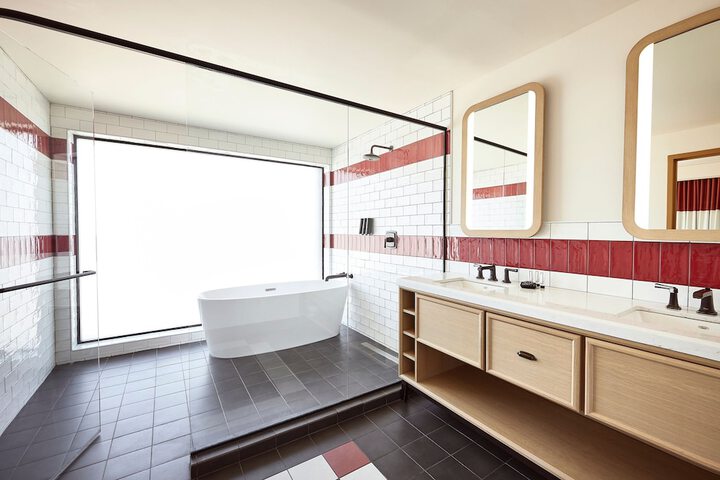 The Scarlet Lincoln, a Tribute Portfolio Hotel