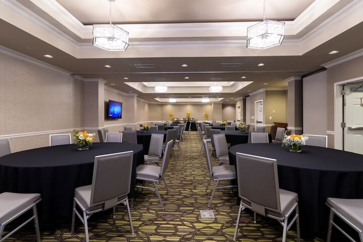 Ballroom/Hall 87 of 93