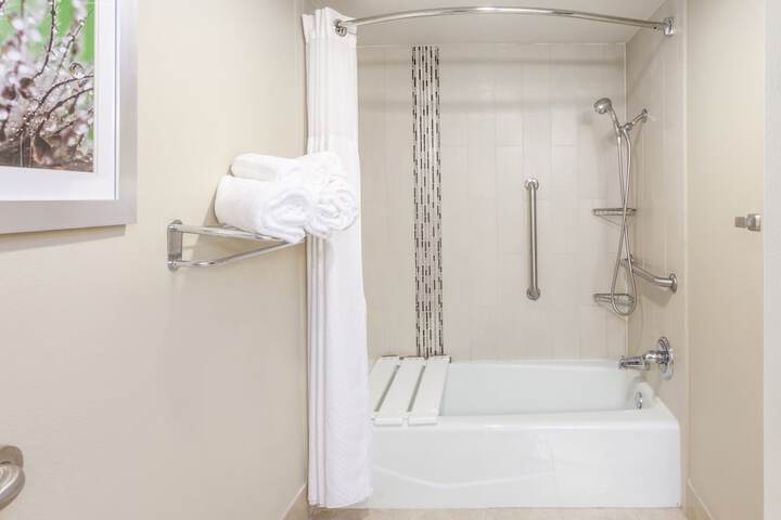 Holiday Inn Hotel & Suites Oklahoma City North by IHG