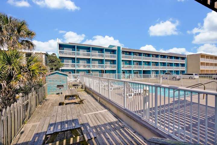 Sundeck 41 of 43