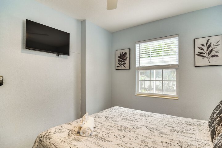 Pinellas Park Home: Swim Golf, Grill & More!