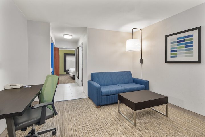 Room 13 of 40