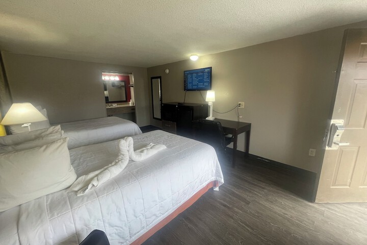 Super 8 by Wyndham Monroe