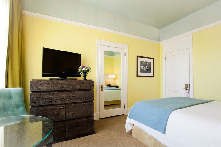 Room 27 of 60