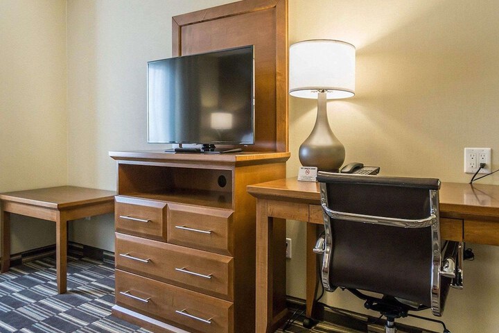 Comfort Inn & Suites Edmonton International Airport