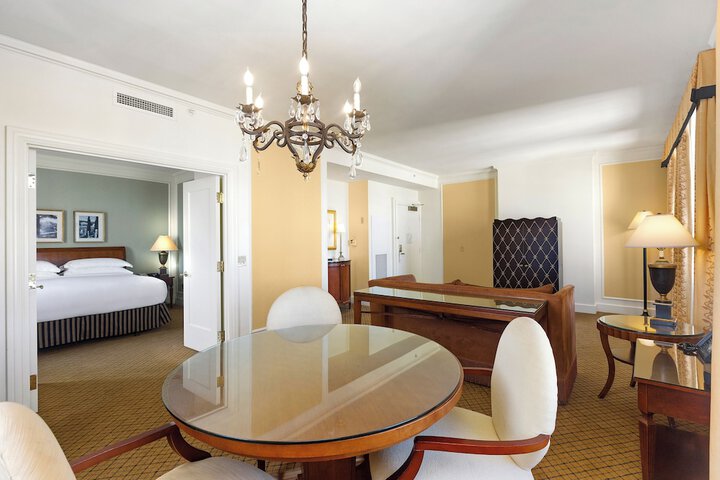 Room 43 of 207