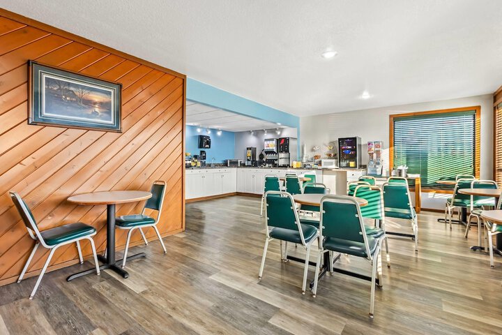 Days Inn by Wyndham Mitchell SD