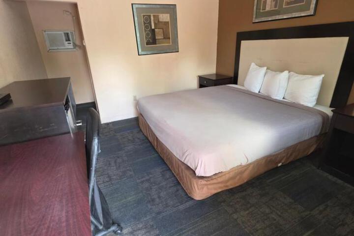 Greenway Motel