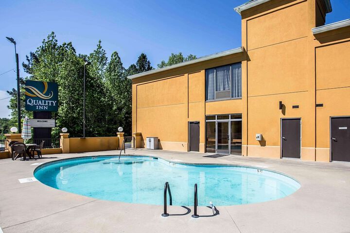 Pool 4 of 24