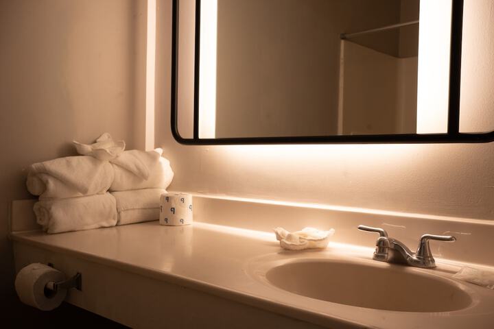 Room 25 of 83