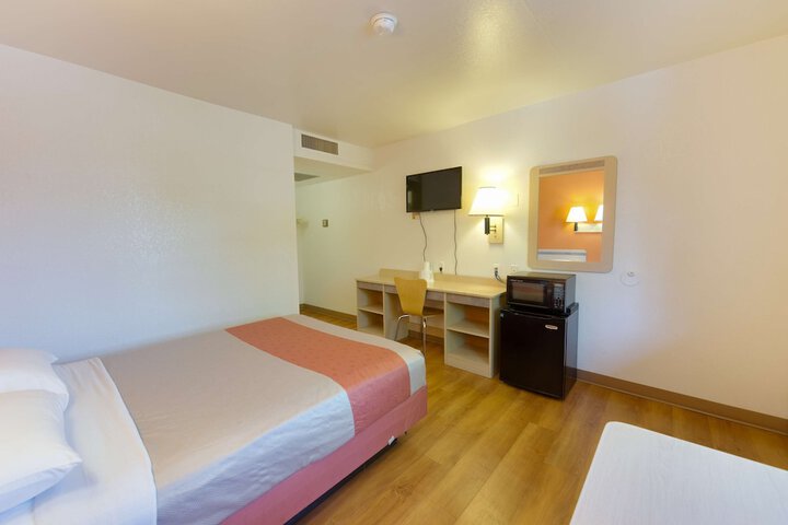 Room 27 of 34