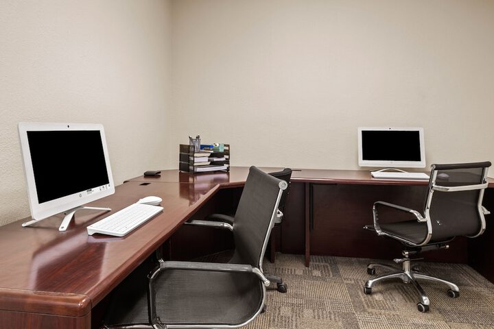 Business Center 33 of 33