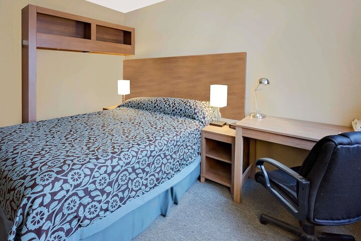 Room 7 of 17