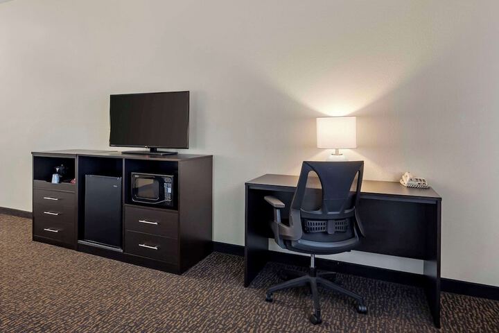 Room 18 of 32