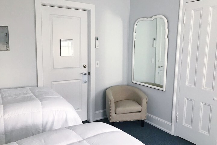 Room 75 of 183