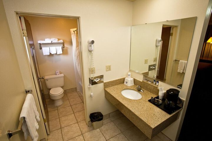 Room 13 of 21