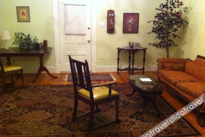 Brooks House Suites