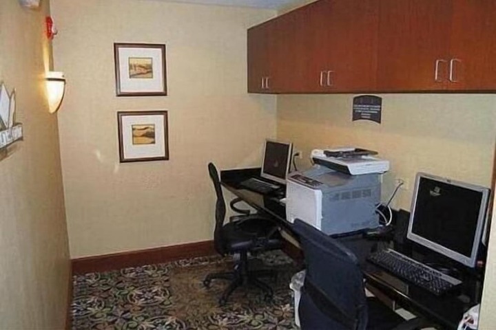 Business Center 37 of 38