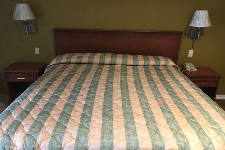 Bellflower Travel Inn