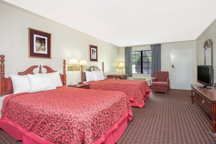 Room 6 of 14