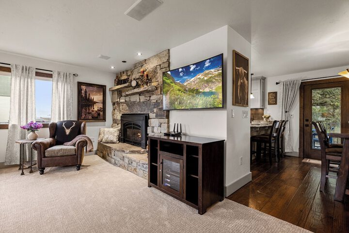 Coyote Bluff Estate