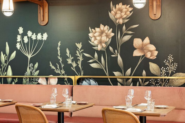 Dining 39 of 42