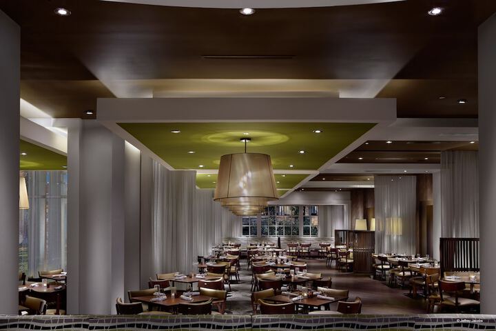 Dining 65 of 78