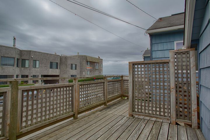 The Waves / The Argonauta Inn/The White Heron Lodge